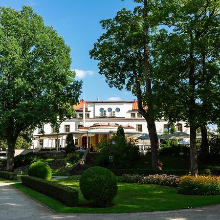 Hotel Cesis Exterior photo