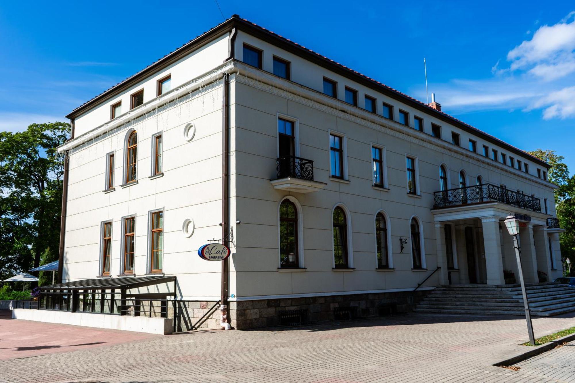 Hotel Cesis Exterior photo