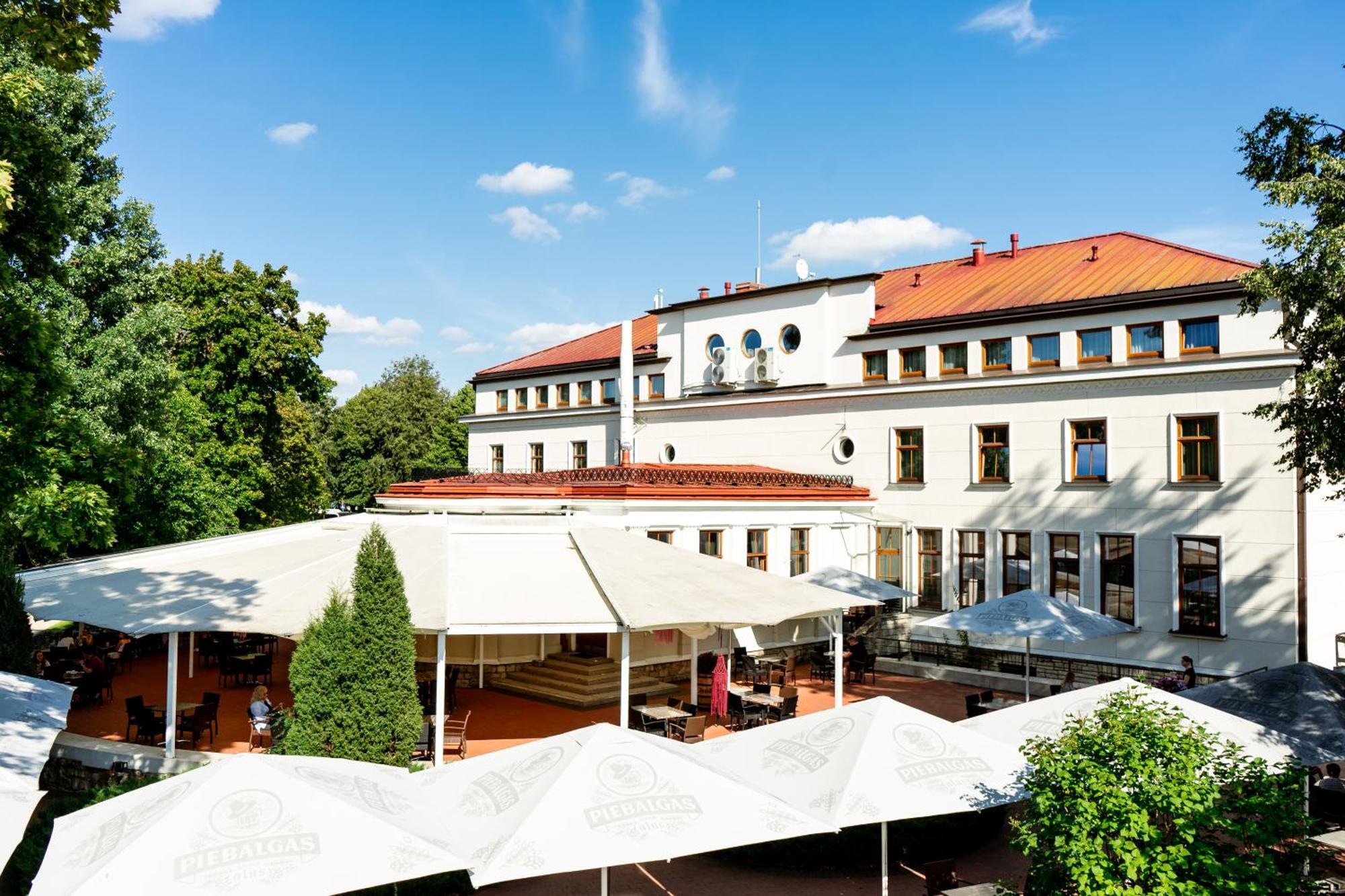 Hotel Cesis Exterior photo