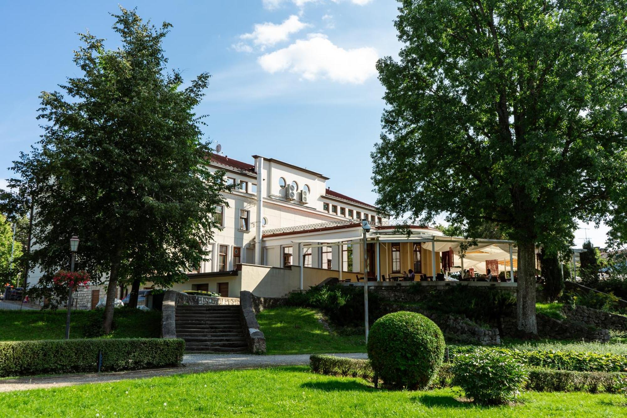 Hotel Cesis Exterior photo